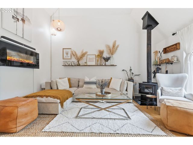65 OSWEGO Smt, Lake Oswego, OR 97035