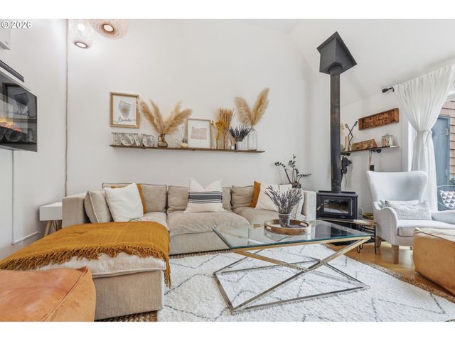 65 OSWEGO Smt, Lake Oswego, OR 97035