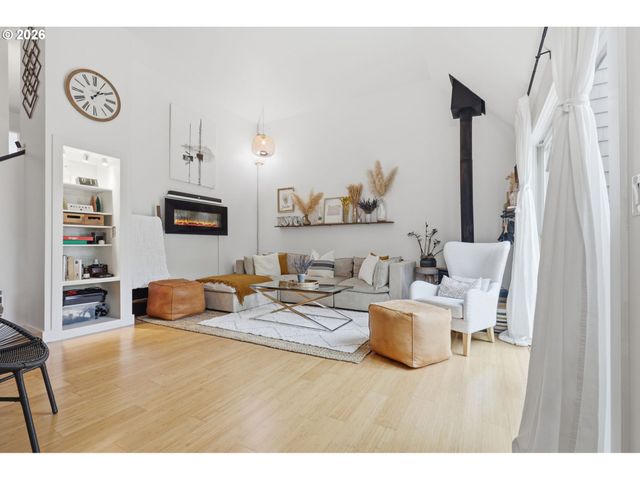 65 OSWEGO Smt, Lake Oswego, OR 97035