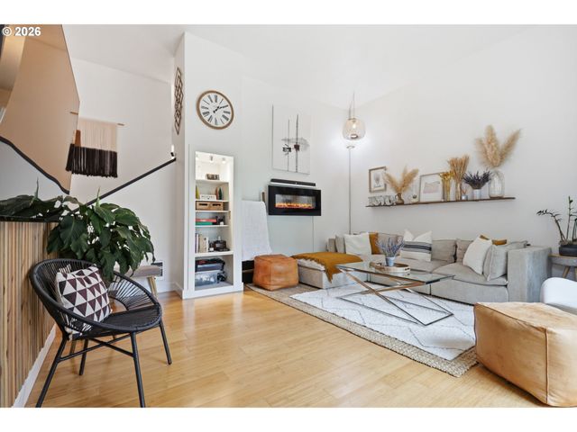 65 OSWEGO Smt, Lake Oswego, OR 97035