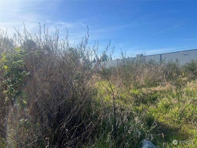 7426 Portland Avenue E, Tacoma, WA 98404