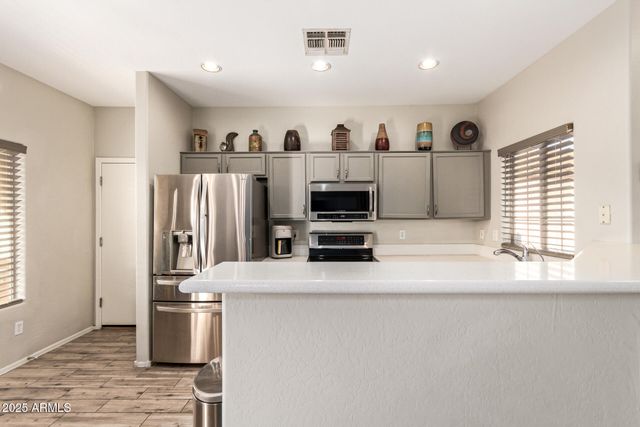 2052 N HOLGUIN Way, Chandler, AZ 85225