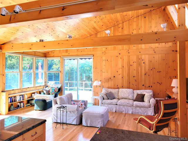 28 Oak Walk, Fair Harbor, NY 11706