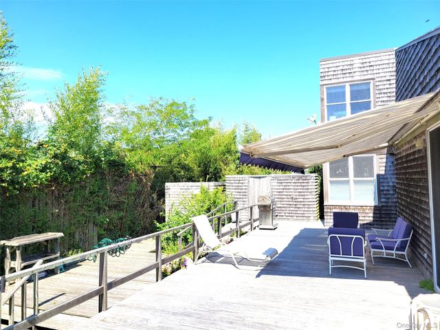 28 Oak Walk, Fair Harbor, NY 11706