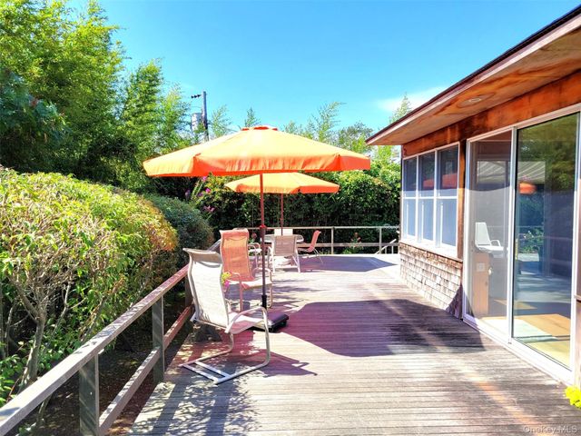 28 Oak Walk, Fair Harbor, NY 11706