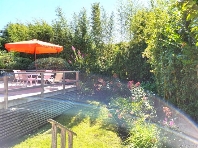 28 Oak Walk, Fair Harbor, NY 11706