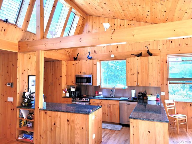 28 Oak Walk, Fair Harbor, NY 11706