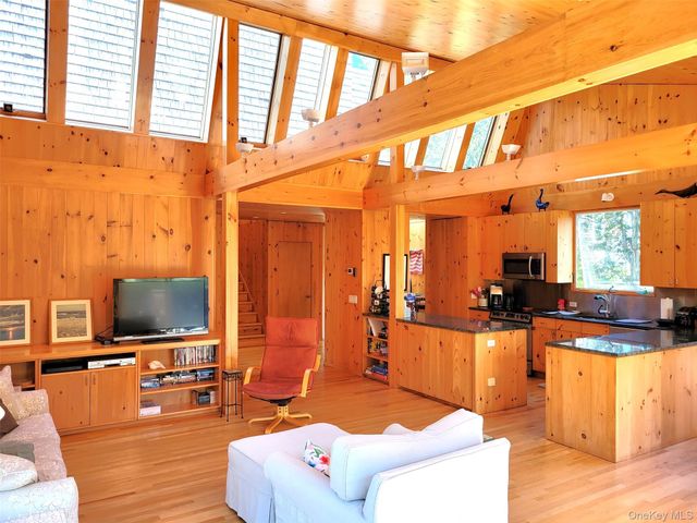 28 Oak Walk, Fair Harbor, NY 11706