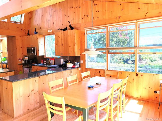 28 Oak Walk, Fair Harbor, NY 11706