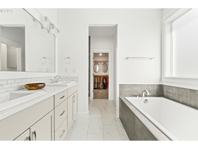 3691 Se ATHERTON Ave, Gresham, OR 97080