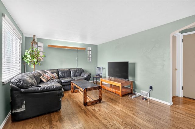 297 Patterson Ave, Bridgeville, PA 15017