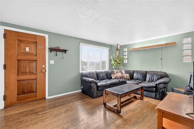 297 Patterson Ave, Bridgeville, PA 15017