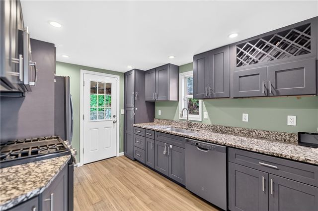 297 Patterson Ave, Bridgeville, PA 15017