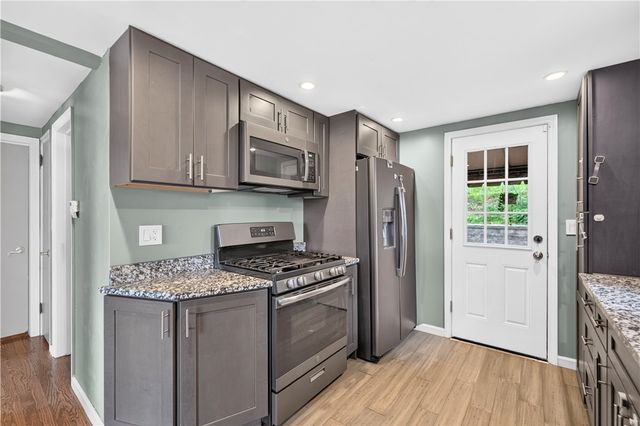 297 Patterson Ave, Bridgeville, PA 15017