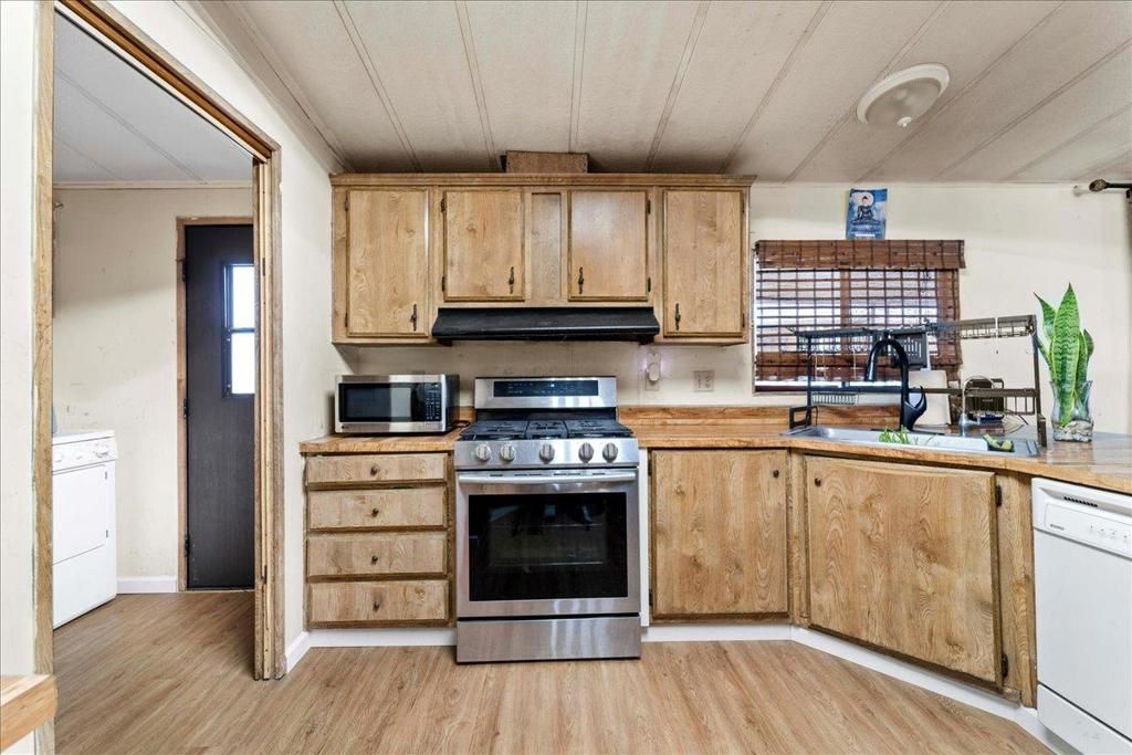 Image 16 of property listing at 2580 Senter Road 476, San Jose, CA 95111