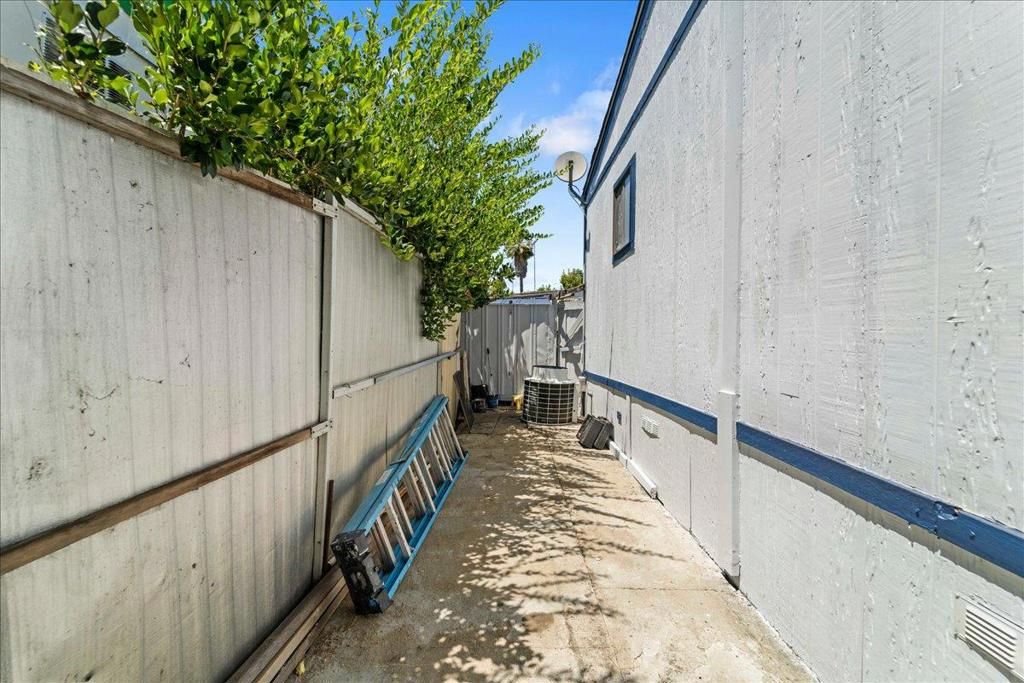 Image 28 of property listing at 2580 Senter Road 476, San Jose, CA 95111