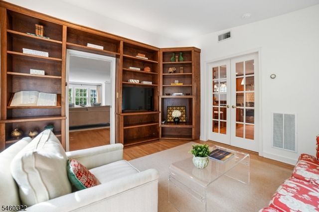 31 Claremont Ave, Maplewood Twp., NJ 07040