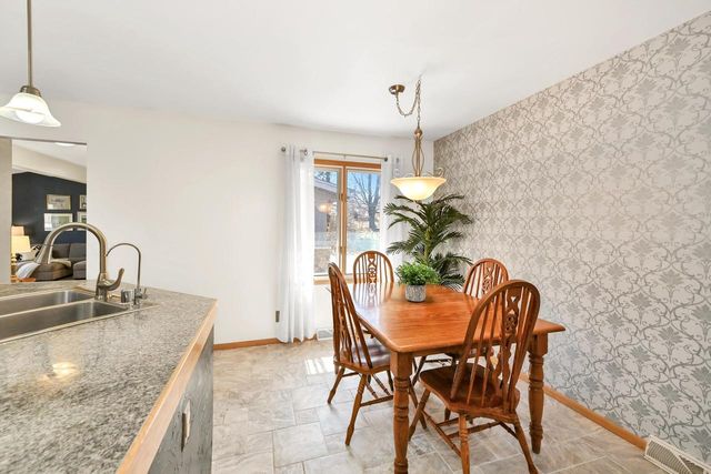 2138 Edgewood DRIVE, Grafton, WI 53024