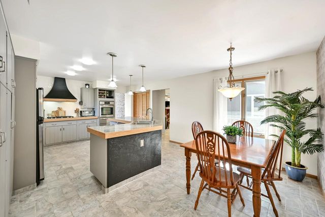 2138 Edgewood DRIVE, Grafton, WI 53024