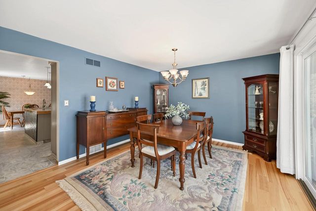 2138 Edgewood DRIVE, Grafton, WI 53024