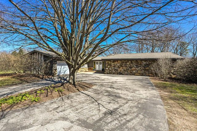 2138 Edgewood DRIVE, Grafton, WI 53024