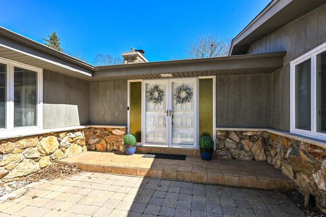 2138 Edgewood DRIVE, Grafton, WI 53024