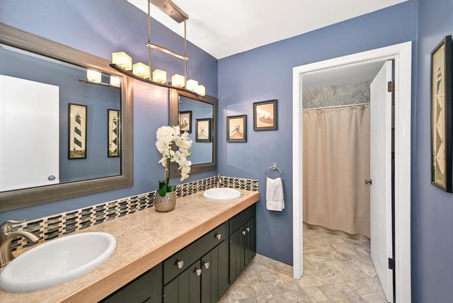 2138 Edgewood DRIVE, Grafton, WI 53024