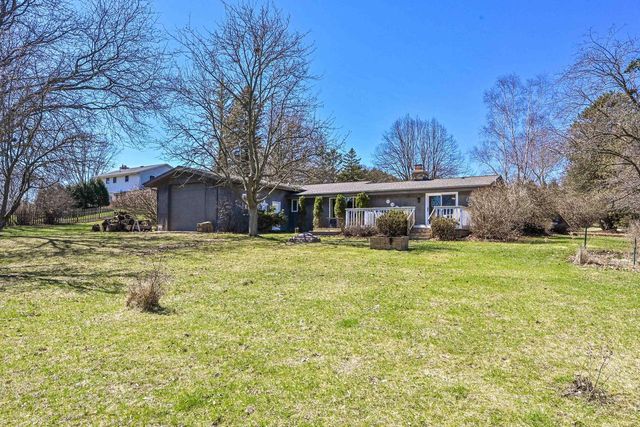 2138 Edgewood DRIVE, Grafton, WI 53024