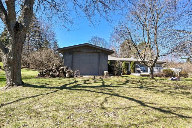 2138 Edgewood DRIVE, Grafton, WI 53024