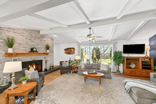 2138 Edgewood DRIVE, Grafton, WI 53024
