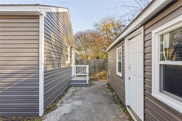 221 S Hope ST, Hampton, VA 23663