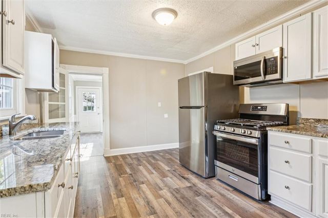 221 S Hope ST, Hampton, VA 23663