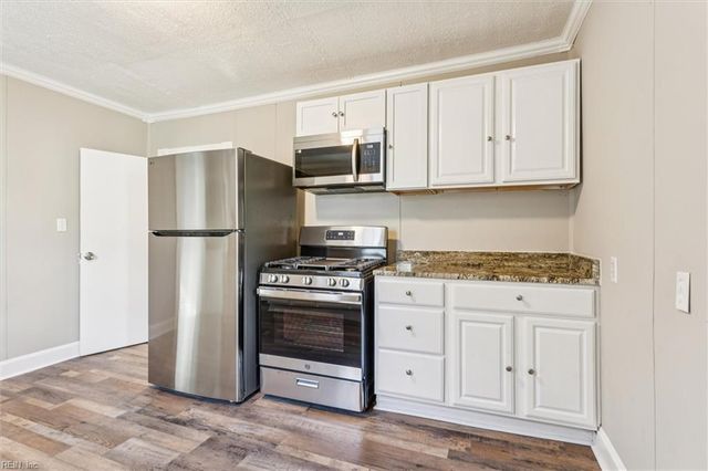 221 S Hope ST, Hampton, VA 23663