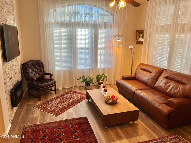 2416 W DUSTY WREN Drive, Phoenix, AZ 85085