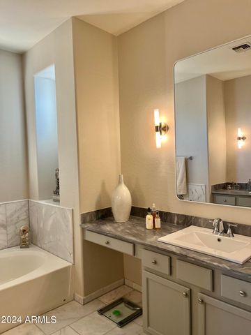 2416 W DUSTY WREN Drive, Phoenix, AZ 85085