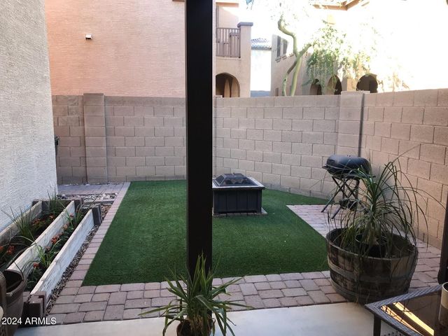 2416 W DUSTY WREN Drive, Phoenix, AZ 85085