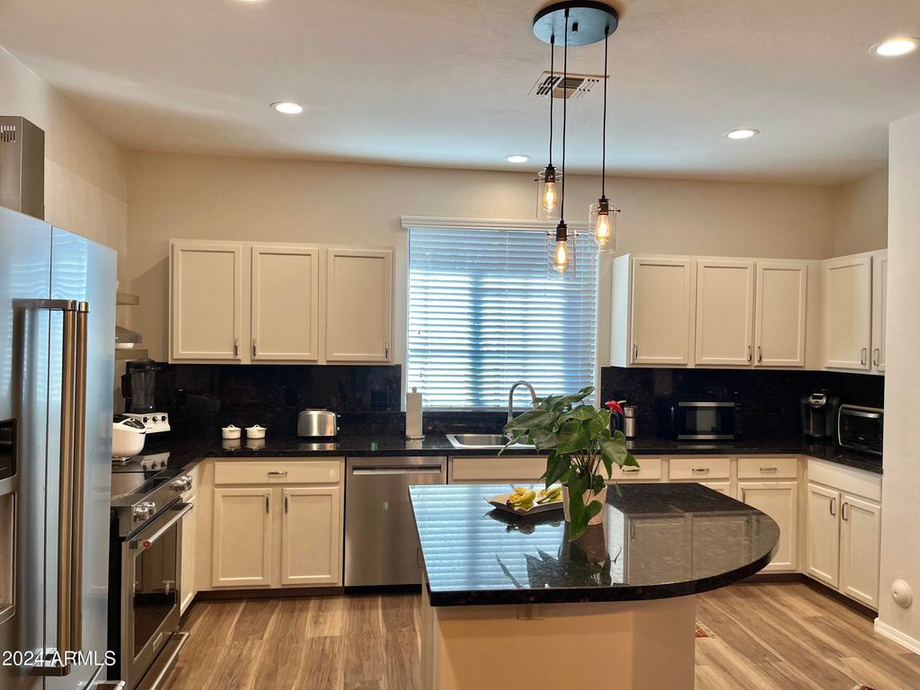 2416 W DUSTY WREN Drive, Phoenix, AZ 85085 — photo 2