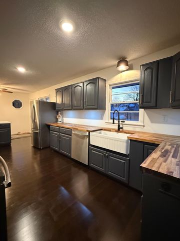 618 9th Avenue NW, New Brighton, MN 55112