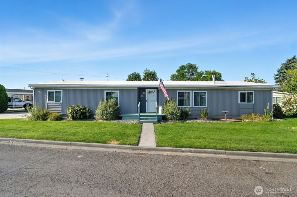 1444 SE Osprey Ln, College Place, WA 99324