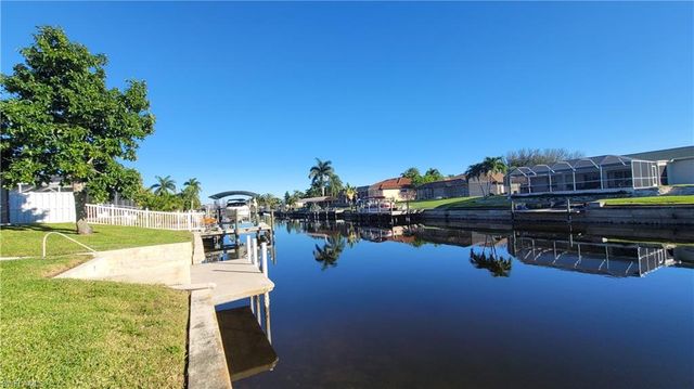 1642 SE 39th TER, Cape Coral, FL 33904