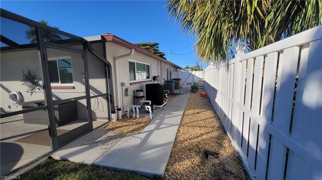 1642 SE 39th TER, Cape Coral, FL 33904