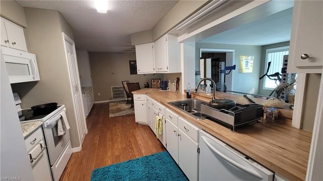 1642 SE 39th TER, Cape Coral, FL 33904