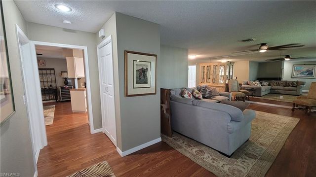 1642 SE 39th TER, Cape Coral, FL 33904