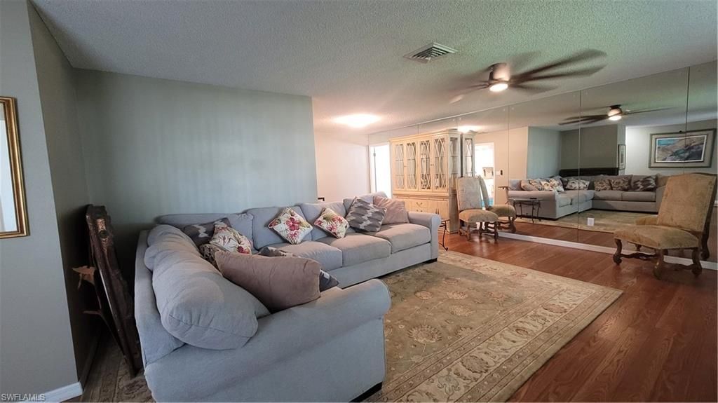 Image 2 of property listing at 1642 SE 39th TER, Cape Coral, FL 33904