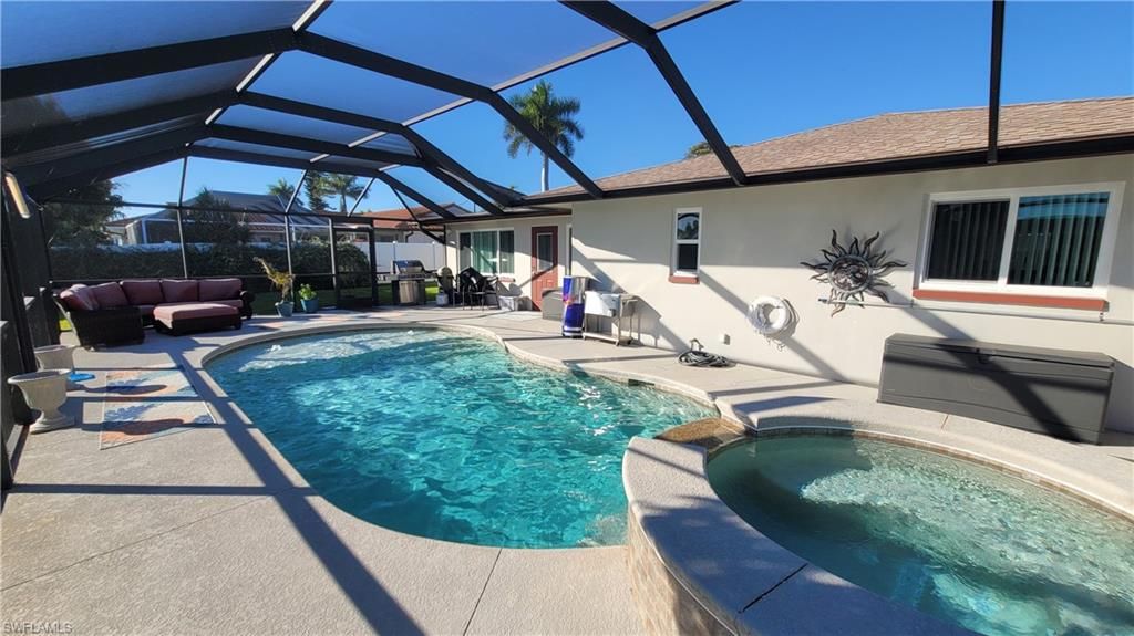 Image 26 of property listing at 1642 SE 39th TER, Cape Coral, FL 33904