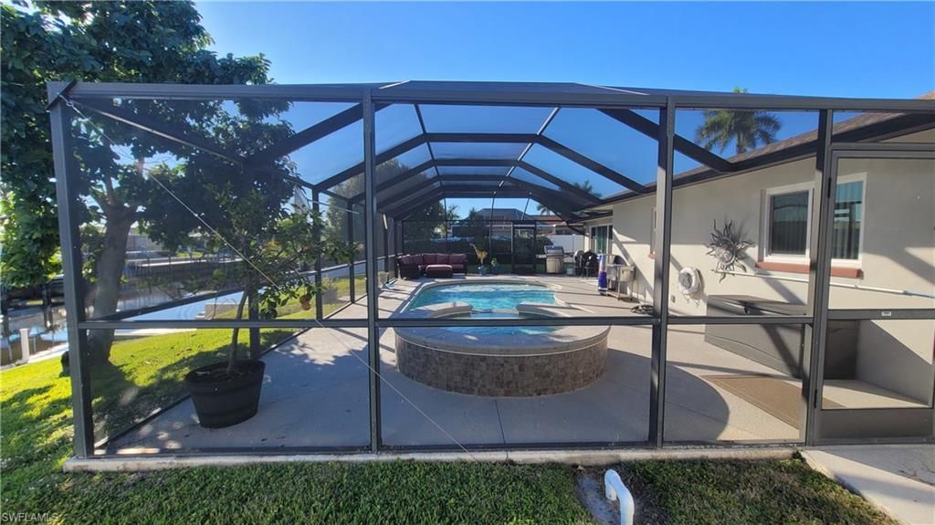 Image 37 of property listing at 1642 SE 39th TER, Cape Coral, FL 33904