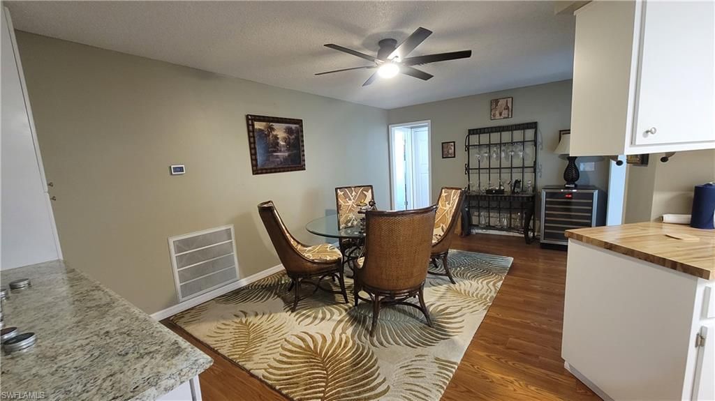 Image 9 of property listing at 1642 SE 39th TER, Cape Coral, FL 33904