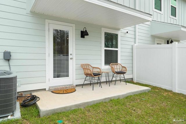 5677 Stellarjay St, Gulf Breeze, FL 32563
