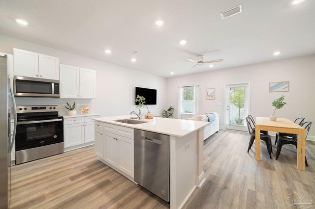 5677 Stellarjay St, Gulf Breeze, FL 32563