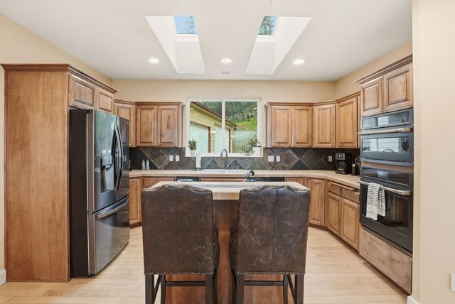 4020 S Saltese Lake Rd, Greenacres, WA 99016